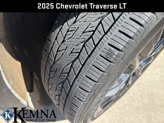 2025 Chevrolet Traverse LT