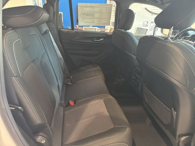 2025 Jeep Grand Cherokee GRAND CHEROKEE LAREDO 4X4