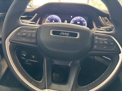 2025 Jeep Grand Cherokee GRAND CHEROKEE LAREDO X 4X4