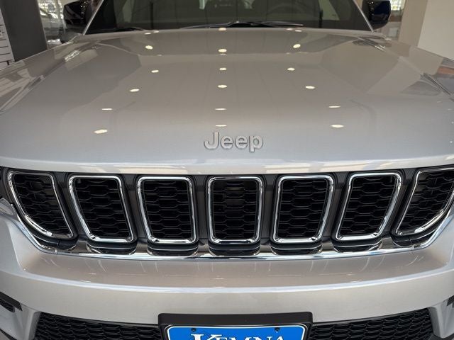 2025 Jeep Grand Cherokee GRAND CHEROKEE LAREDO X 4X4