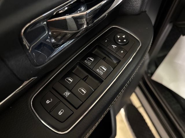 2018 RAM 1500 Laramie Crew Cab 4x4 5'7' Box